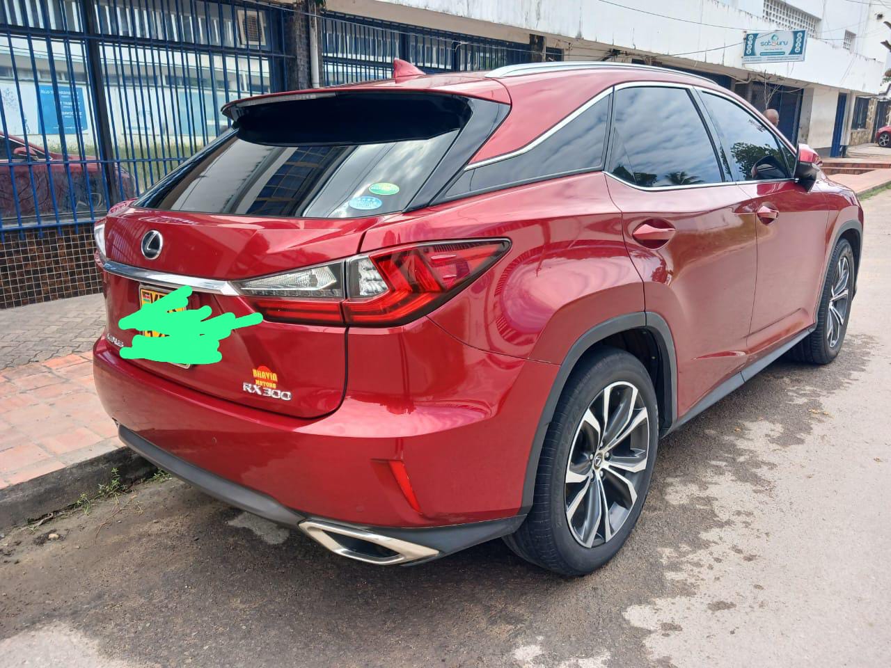 Lexus RX 300 image 2